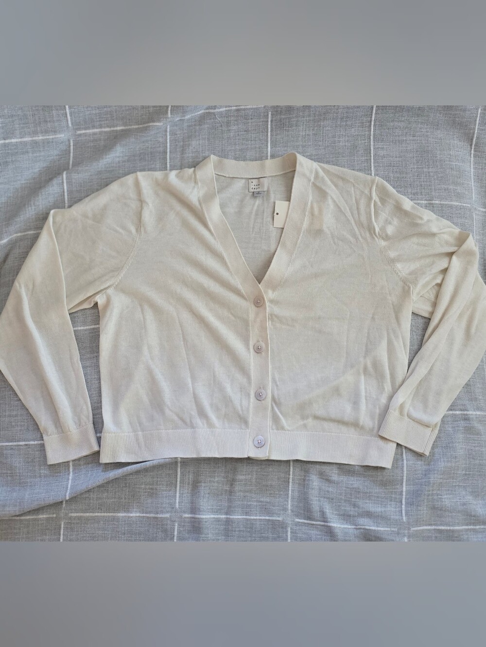 New Women's A New Day Cream V-Neck Button Front Women's Cardigan Sweater Size M